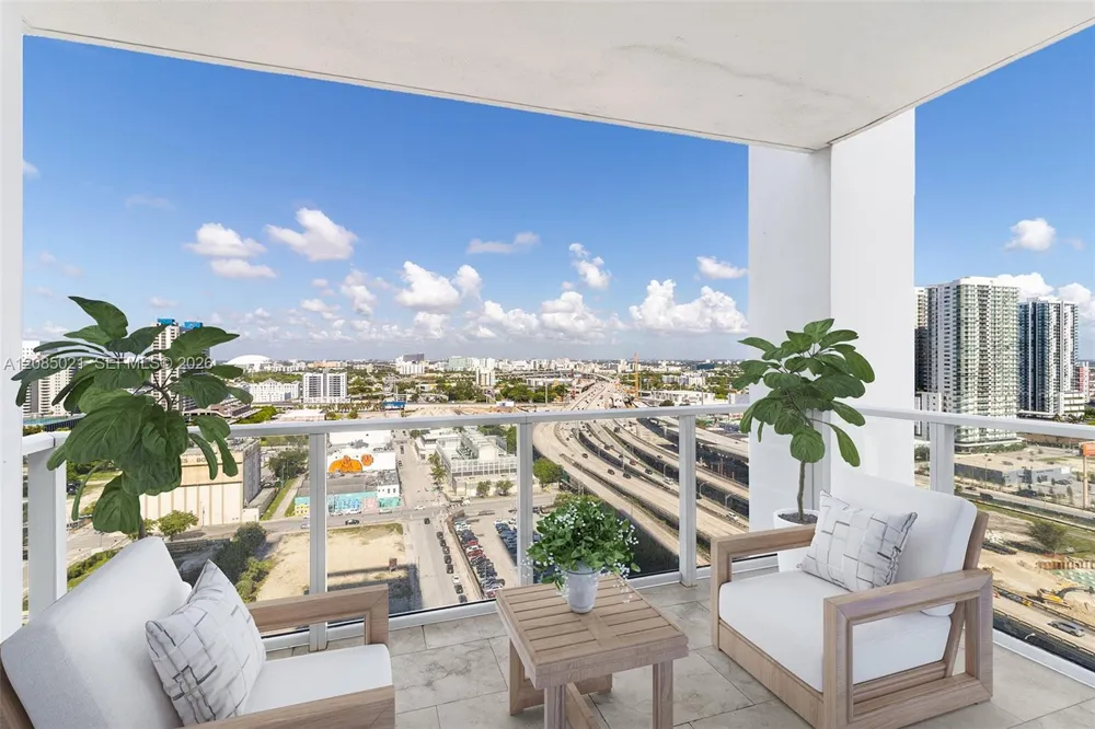 1040 Biscayne Blvd #1806 Miami, FL 33132