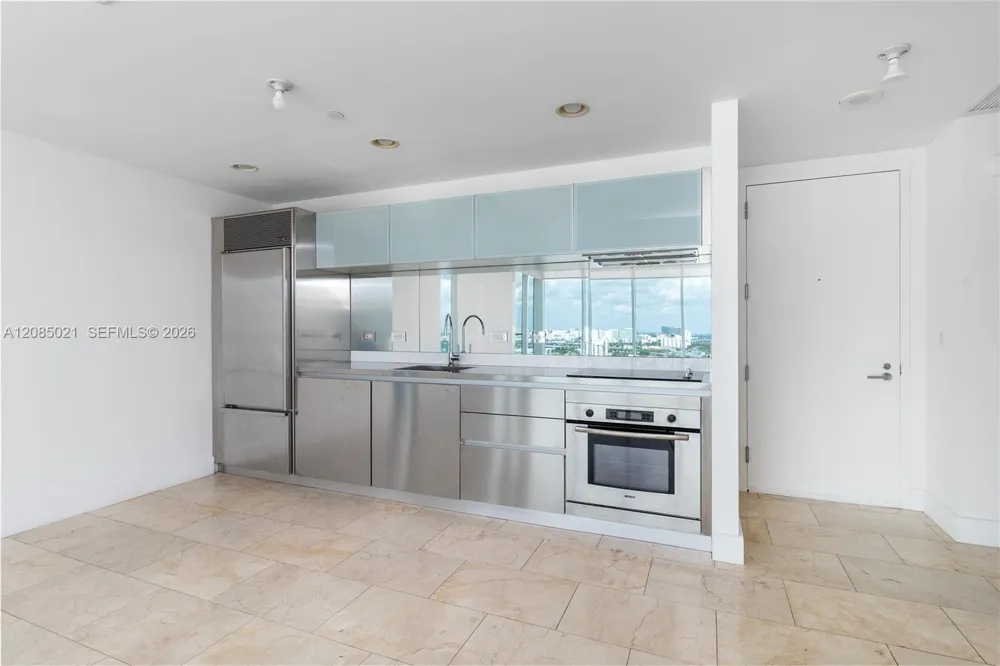 1040 Biscayne Blvd #1806 Miami, FL 33132