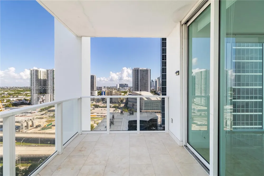 1040 Biscayne Blvd #1806 Miami, FL 33132
