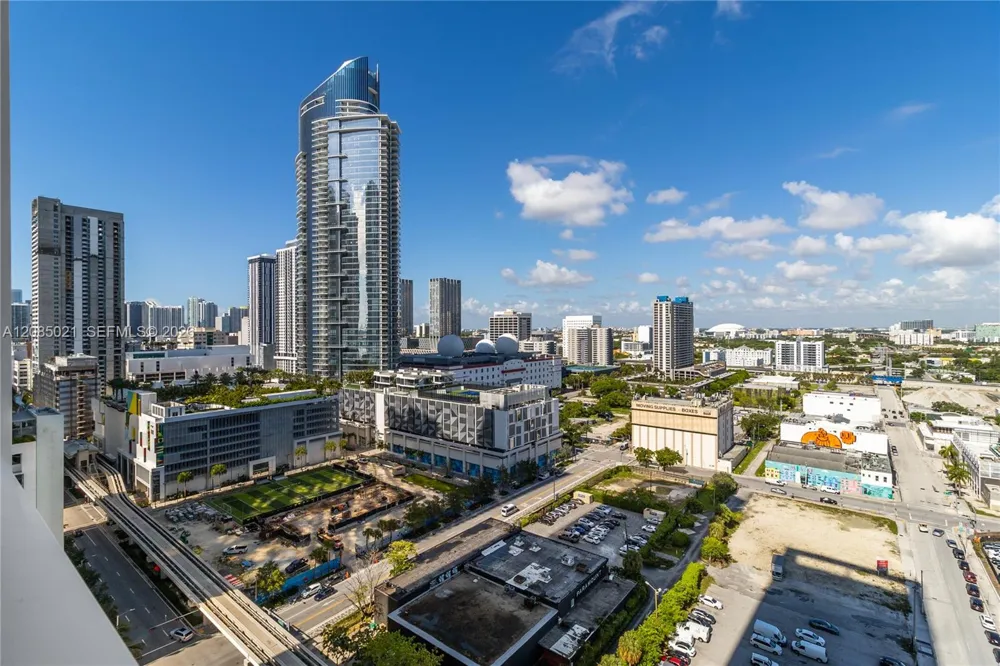 1040 Biscayne Blvd #1806 Miami, FL 33132