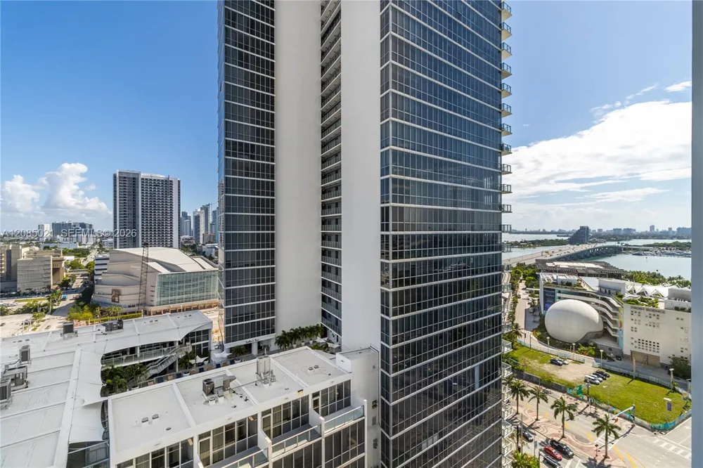 1040 Biscayne Blvd #1806 Miami, FL 33132