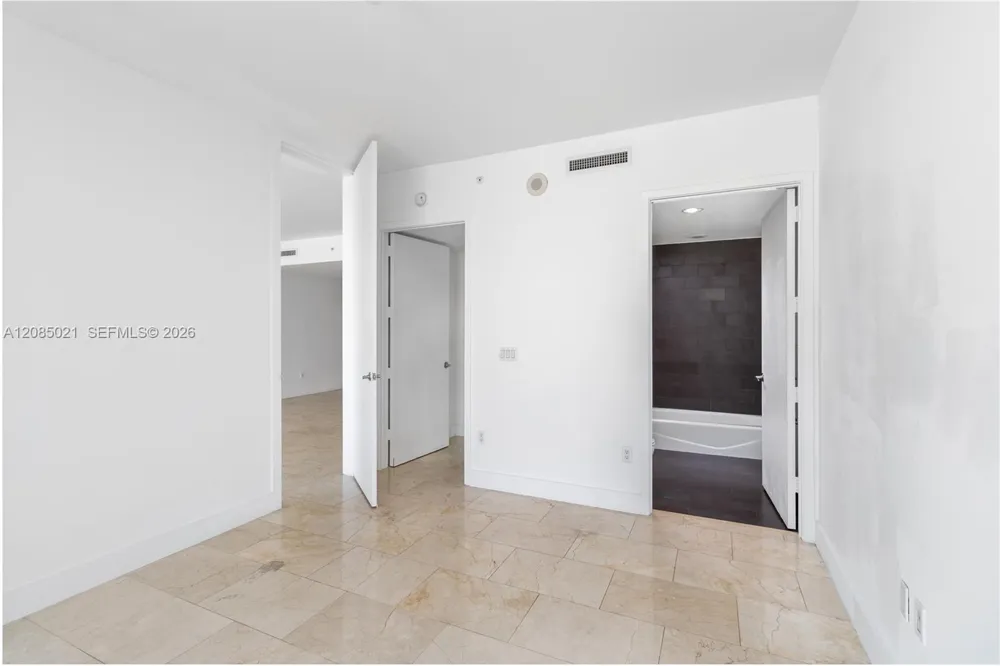 1040 Biscayne Blvd #1806 Miami, FL 33132
