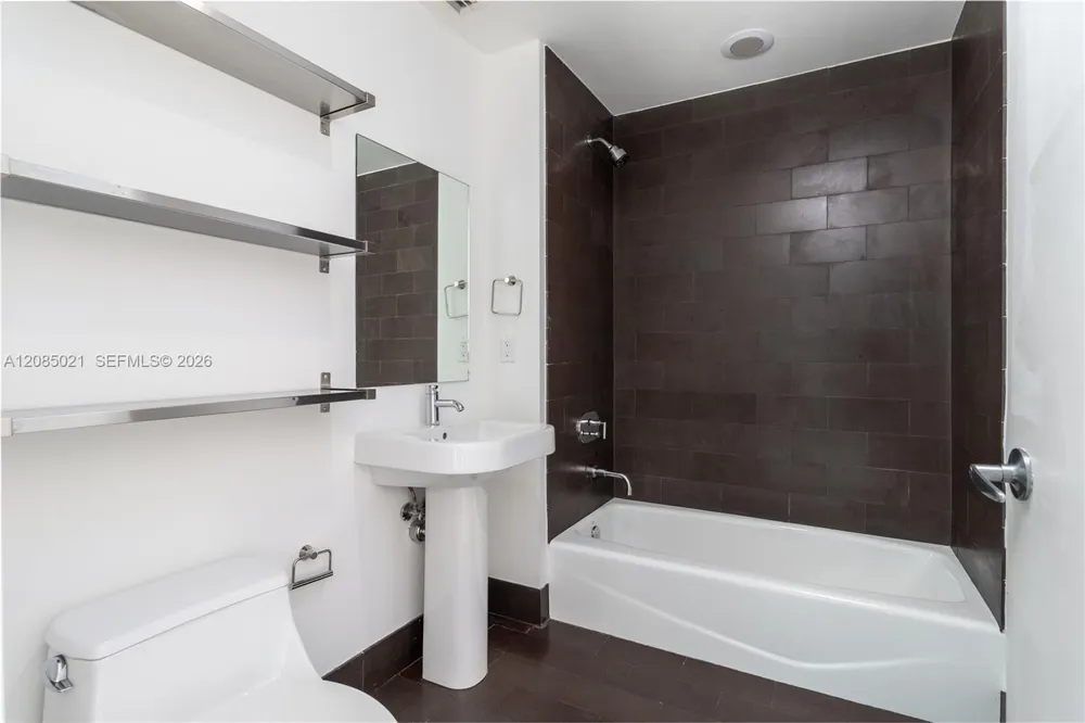 1040 Biscayne Blvd #1806 Miami, FL 33132
