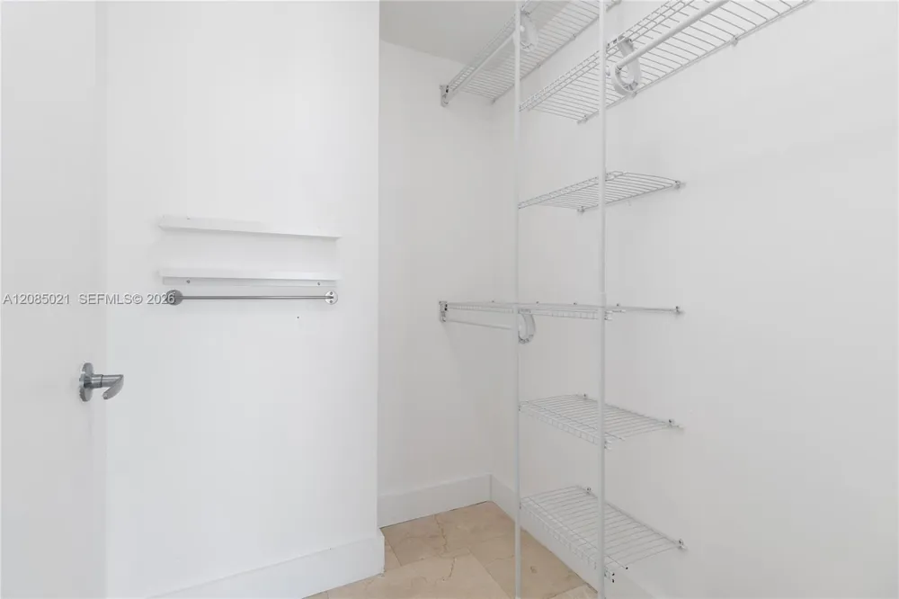 1040 Biscayne Blvd #1806 Miami, FL 33132