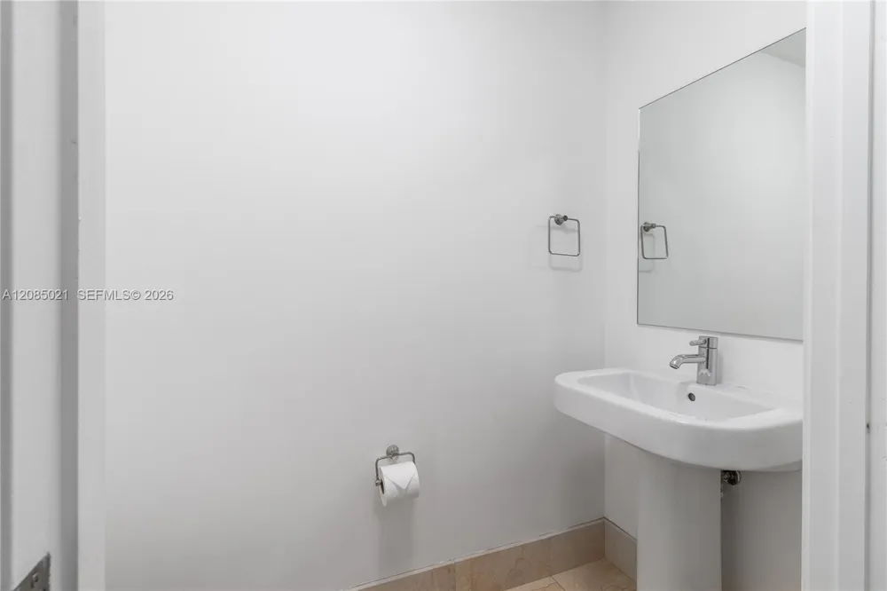 1040 Biscayne Blvd #1806 Miami, FL 33132
