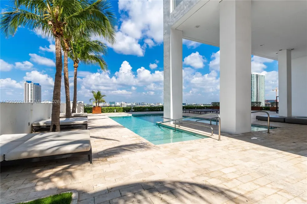 1040 Biscayne Blvd #1806 Miami, FL 33132