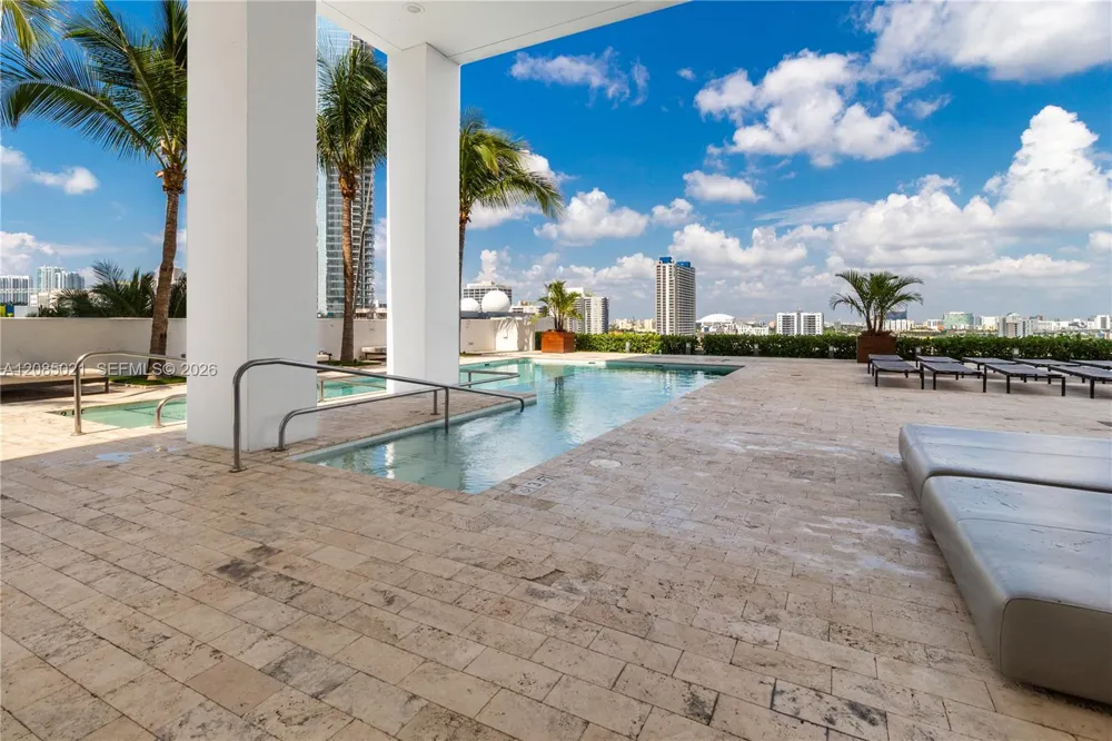 1040 Biscayne Blvd #1806 Miami, FL 33132