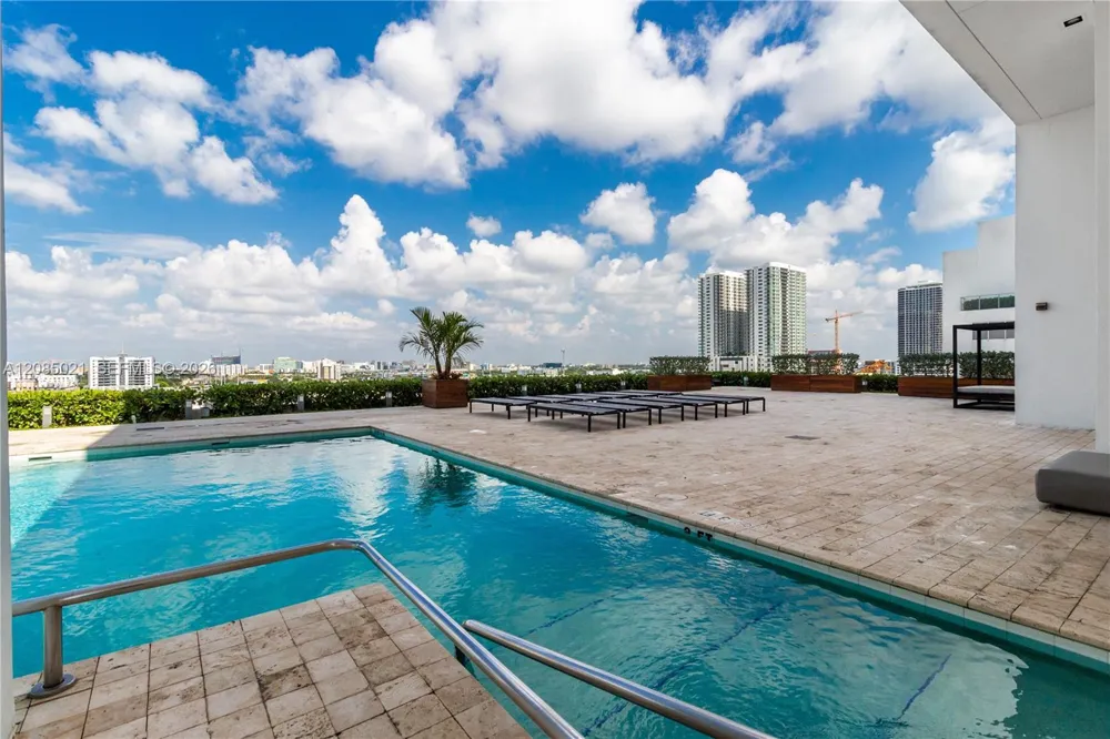 1040 Biscayne Blvd #1806 Miami, FL 33132