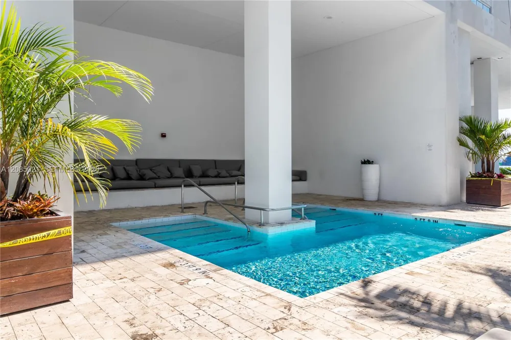 1040 Biscayne Blvd #1806 Miami, FL 33132