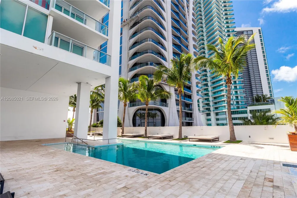 1040 Biscayne Blvd #1806 Miami, FL 33132