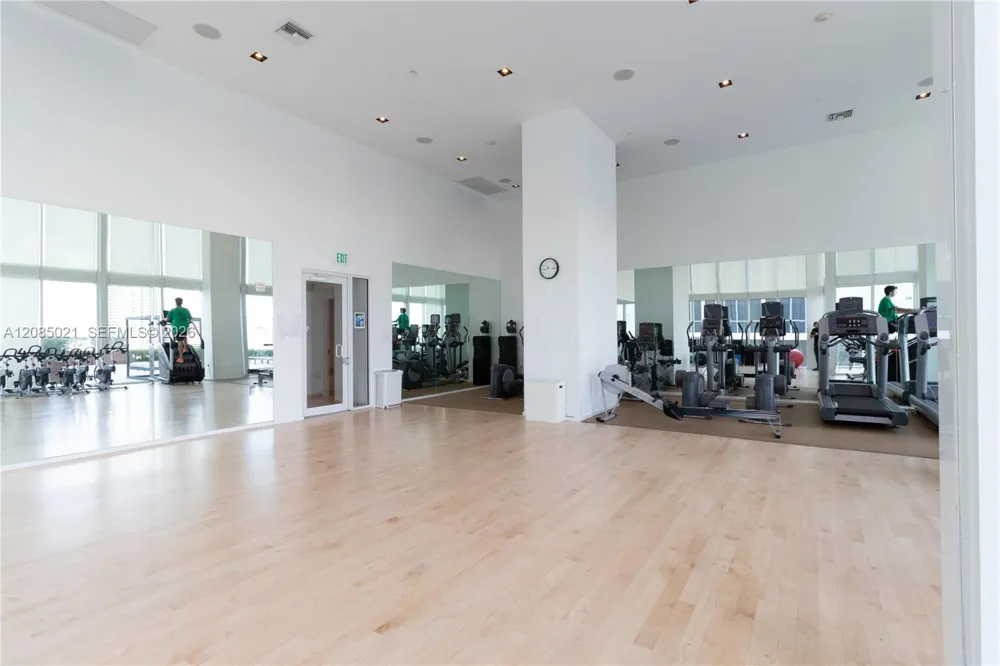 1040 Biscayne Blvd #1806 Miami, FL 33132