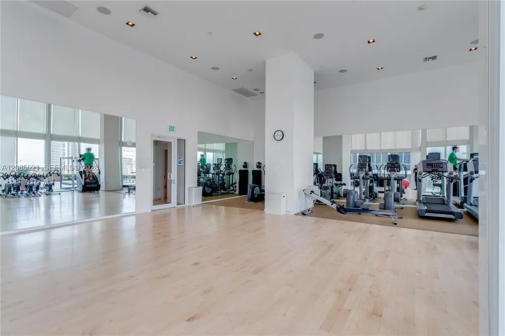 1040 Biscayne Blvd #1806 Miami, FL 33132