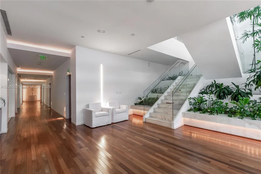 1040 Biscayne Blvd #1806 Miami, FL 33132