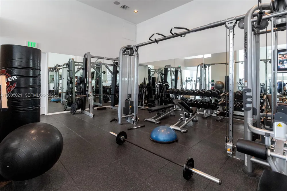 1040 Biscayne Blvd #1806 Miami, FL 33132