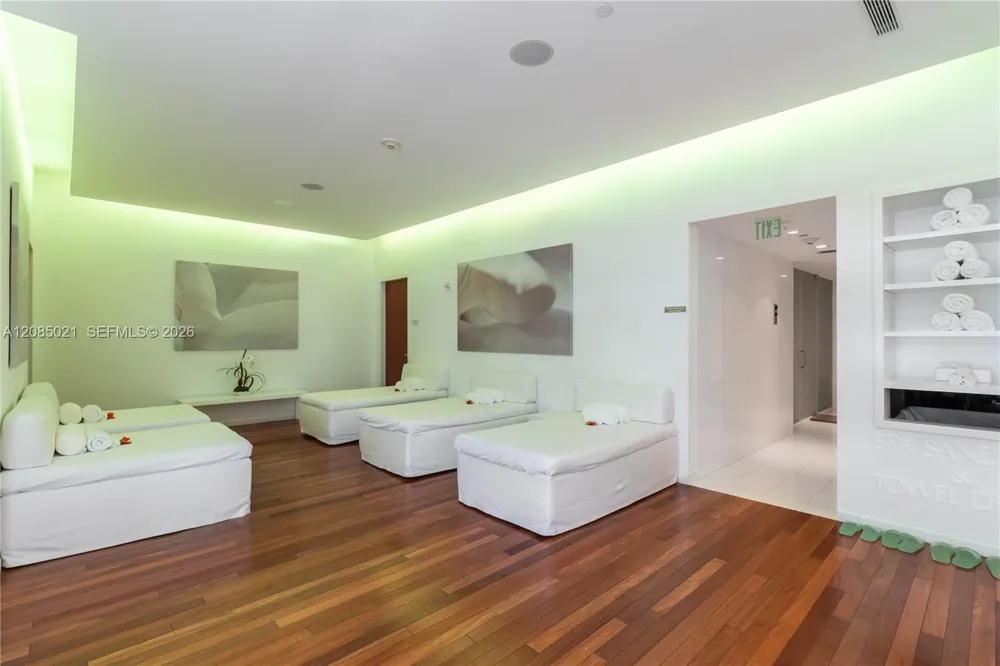 1040 Biscayne Blvd #1806 Miami, FL 33132
