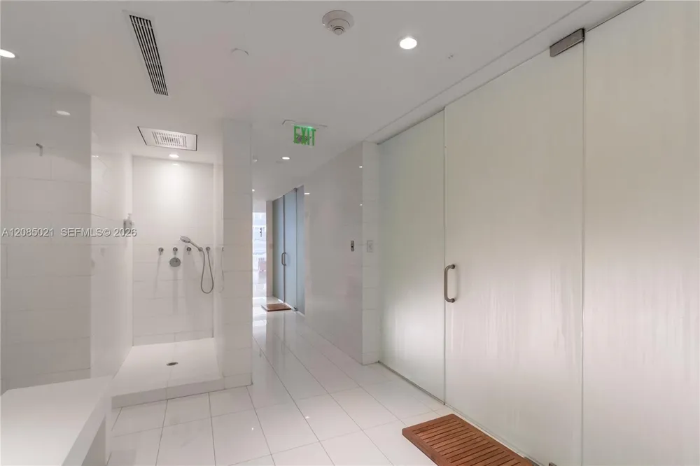 1040 Biscayne Blvd #1806 Miami, FL 33132