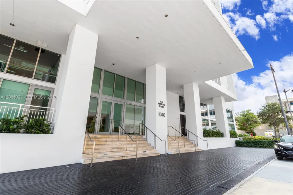 1040 Biscayne Blvd #1806 Miami, FL 33132