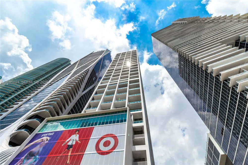 1040 Biscayne Blvd #1806 Miami, FL 33132