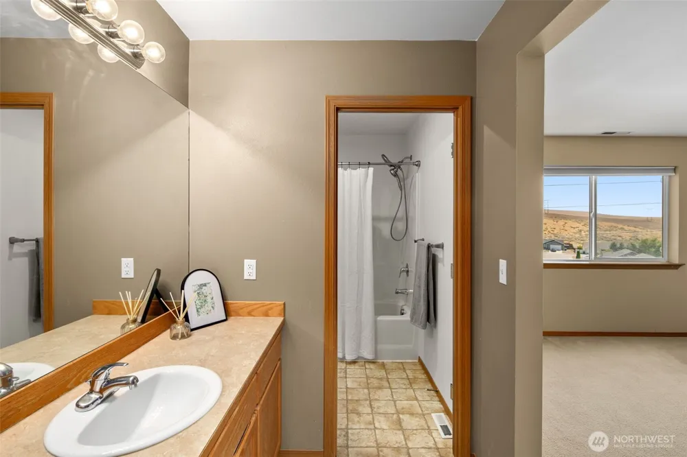 2502 Harvester Loop East Wenatchee, WA 98802