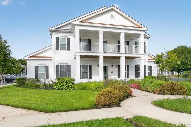 4 Village Drive #4 East Islip, NY 11730
