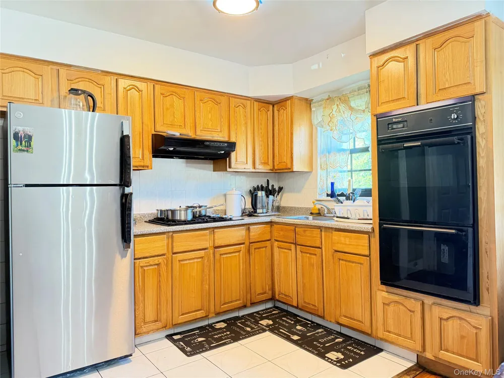 3207 Pearsall Avenue Bronx, NY 10469