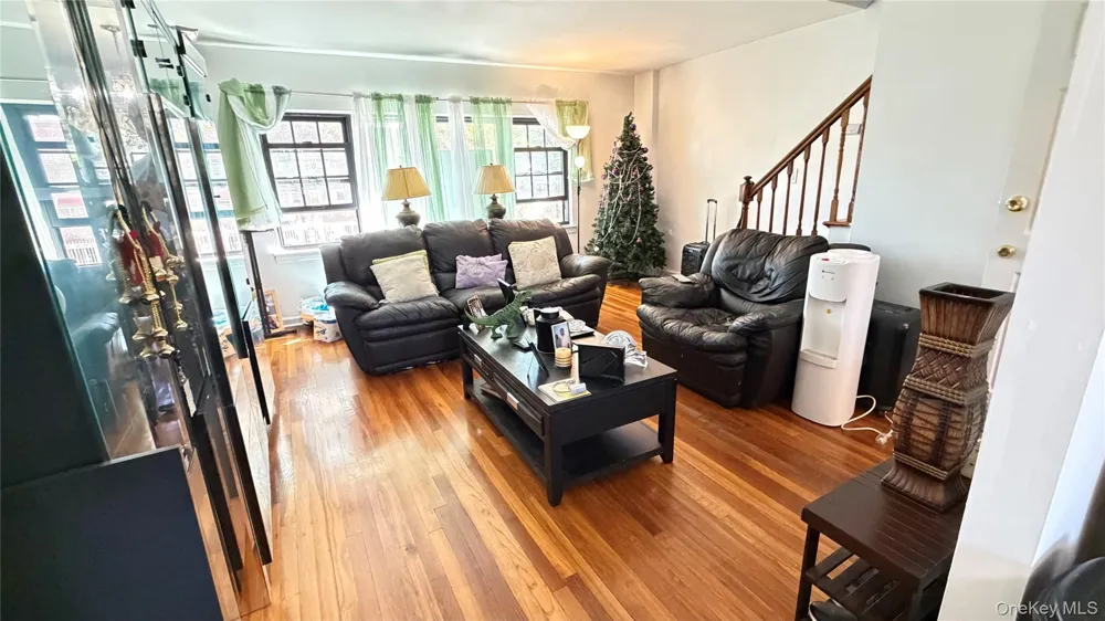 3207 Pearsall Avenue Bronx, NY 10469
