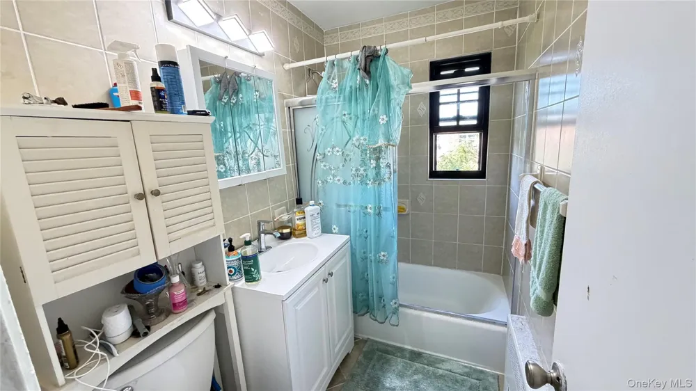 3207 Pearsall Avenue Bronx, NY 10469
