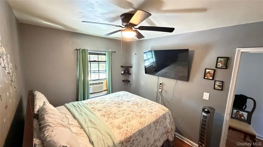 3207 Pearsall Avenue Bronx, NY 10469