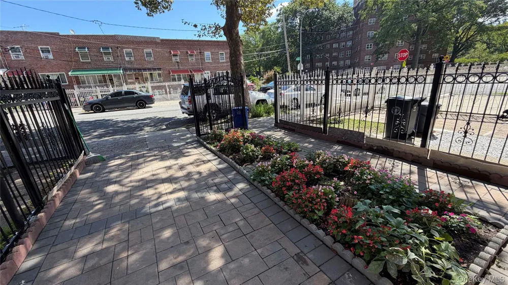 3207 Pearsall Avenue Bronx, NY 10469