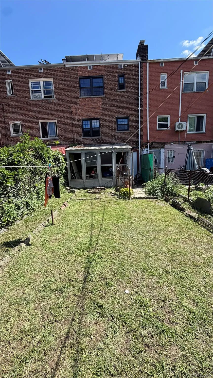 3207 Pearsall Avenue Bronx, NY 10469