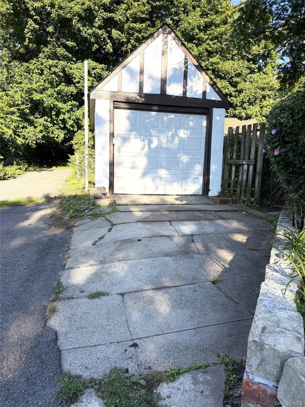 5 Crest Place Elmsford, NY 10523
