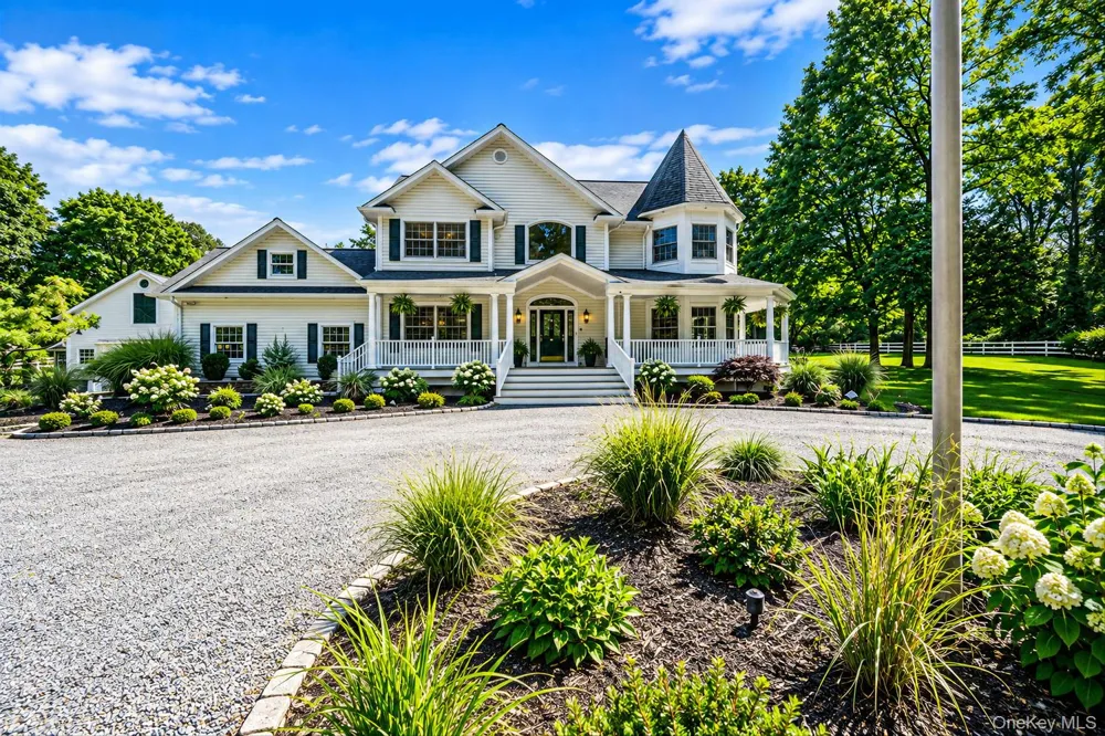 4 Holly Lane Nissequogue, NY 11780