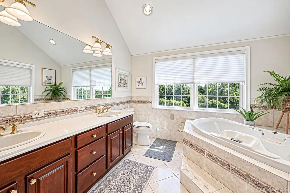 4 Holly Lane Nissequogue, NY 11780
