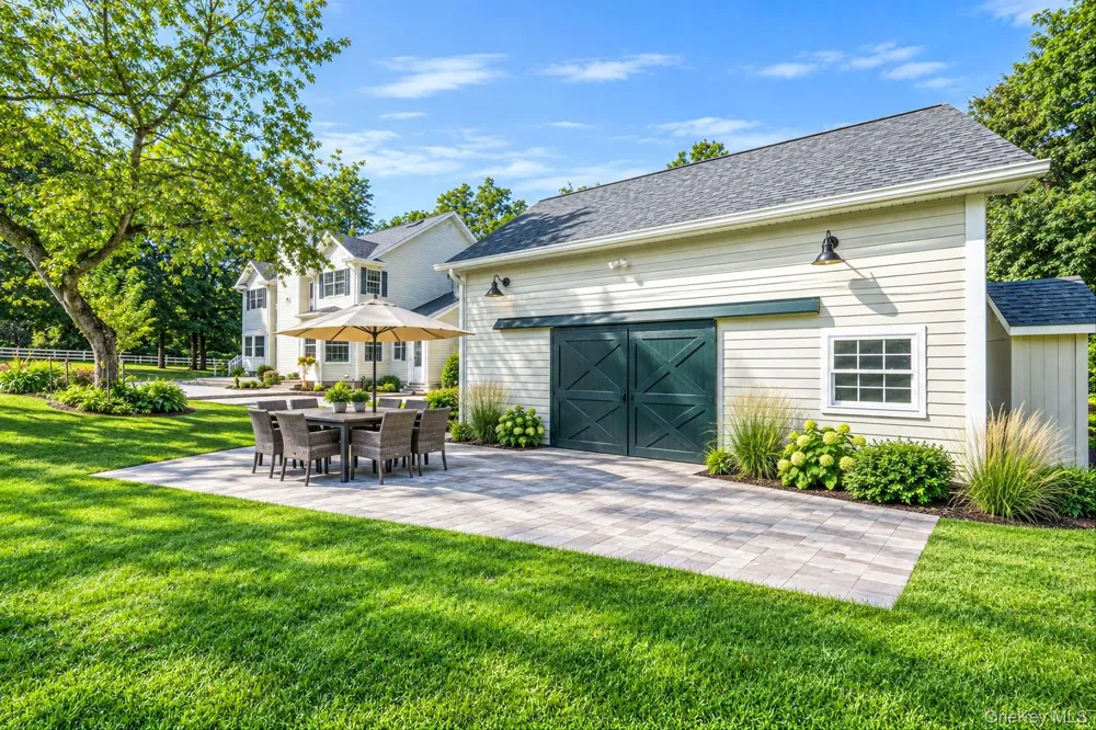 4 Holly Lane Nissequogue, NY 11780