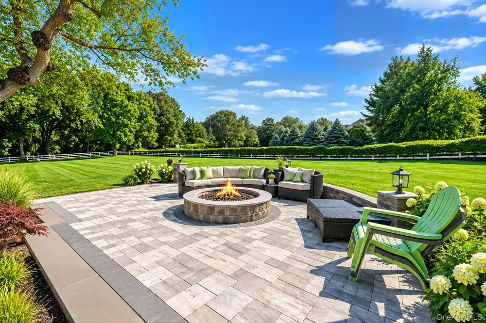 4 Holly Lane Nissequogue, NY 11780