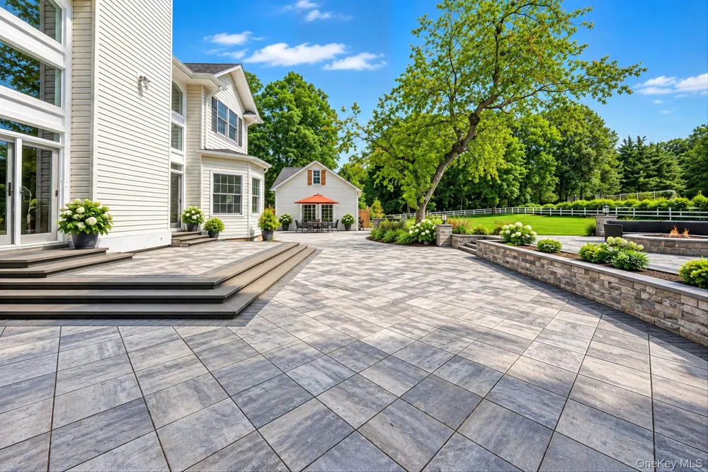 4 Holly Lane Nissequogue, NY 11780