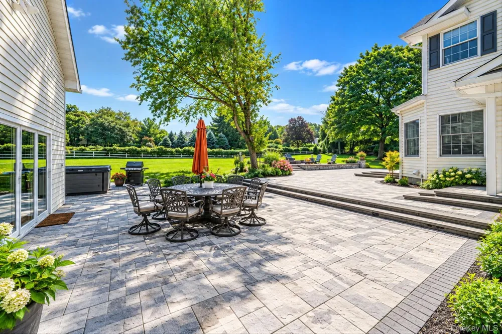 4 Holly Lane Nissequogue, NY 11780