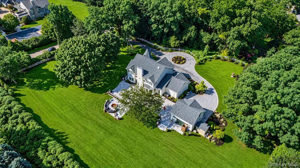 4 Holly Lane Nissequogue, NY 11780