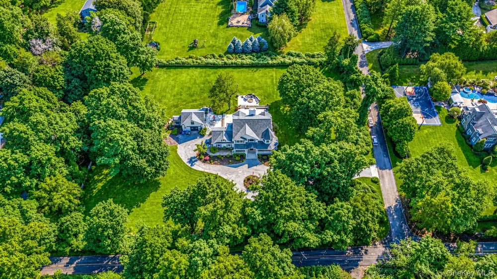 4 Holly Lane Nissequogue, NY 11780