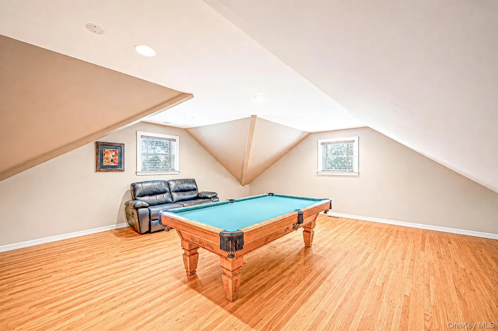 4 Holly Lane Nissequogue, NY 11780