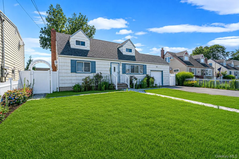 1030 Fulton Avenue Lindenhurst, NY 11757