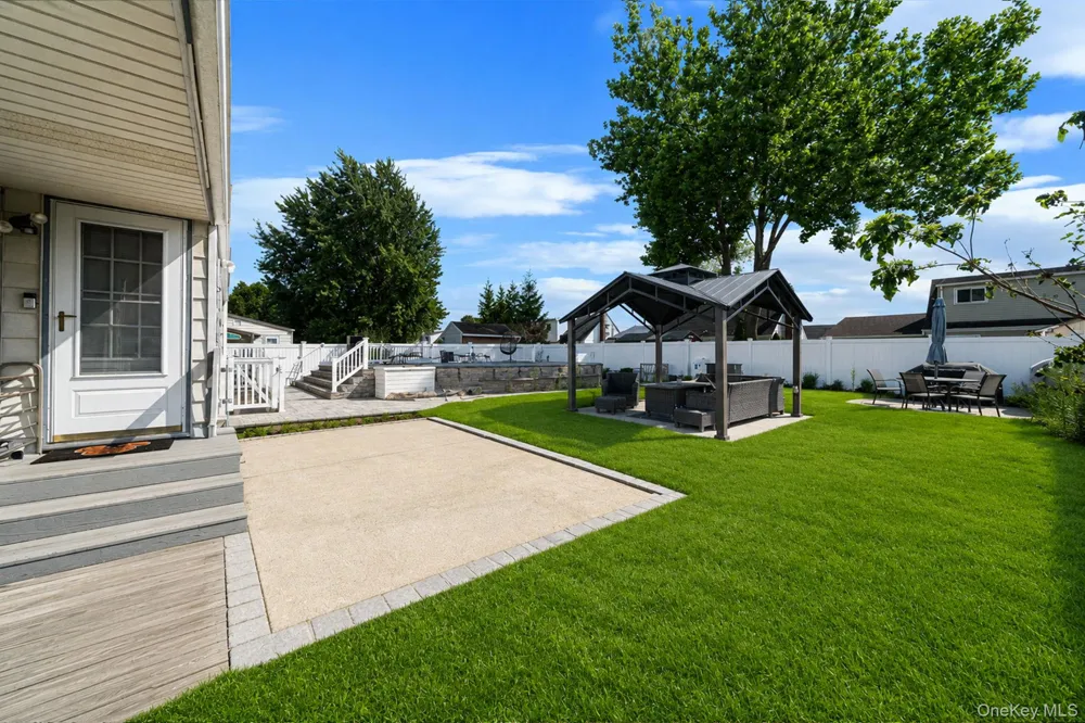 1030 Fulton Avenue Lindenhurst, NY 11757