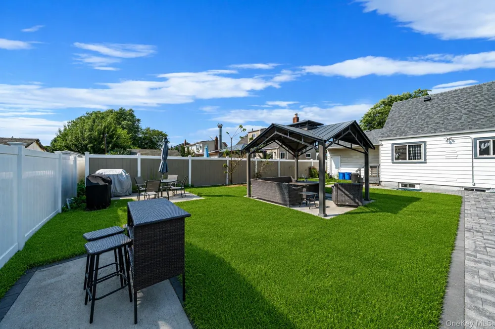 1030 Fulton Avenue Lindenhurst, NY 11757