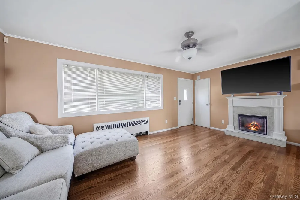 1030 Fulton Avenue Lindenhurst, NY 11757