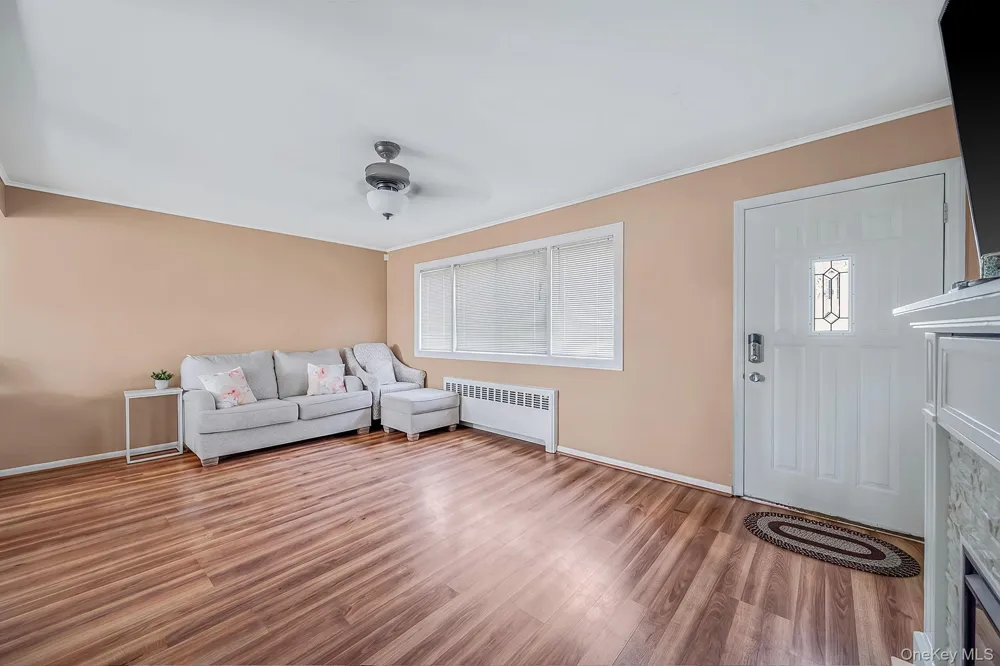 1030 Fulton Avenue Lindenhurst, NY 11757