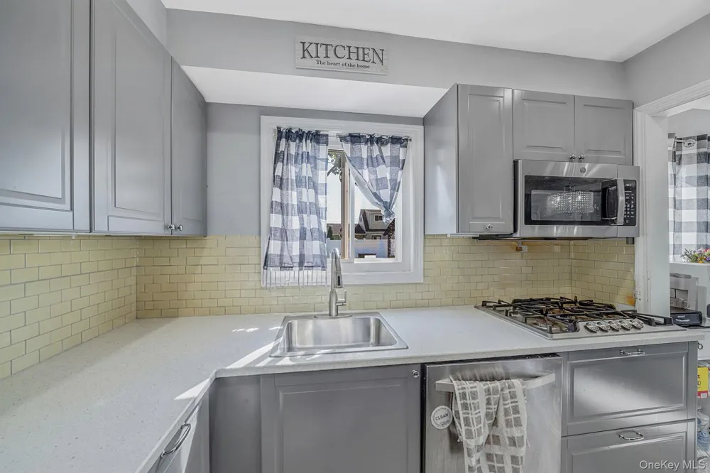 1030 Fulton Avenue Lindenhurst, NY 11757