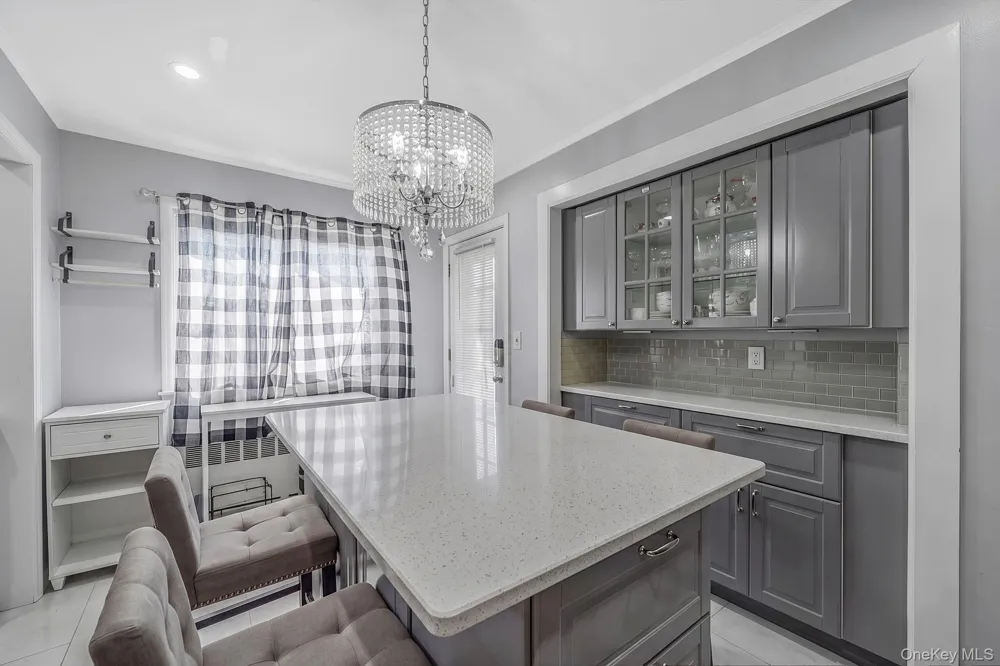1030 Fulton Avenue Lindenhurst, NY 11757
