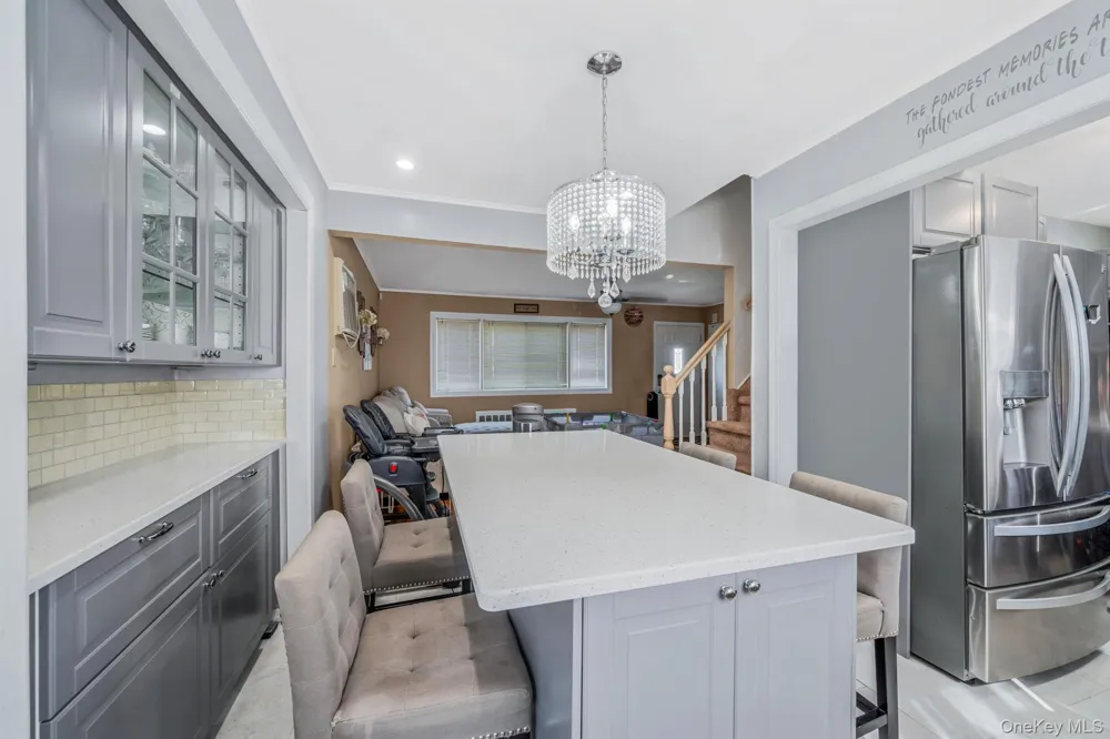 1030 Fulton Avenue Lindenhurst, NY 11757