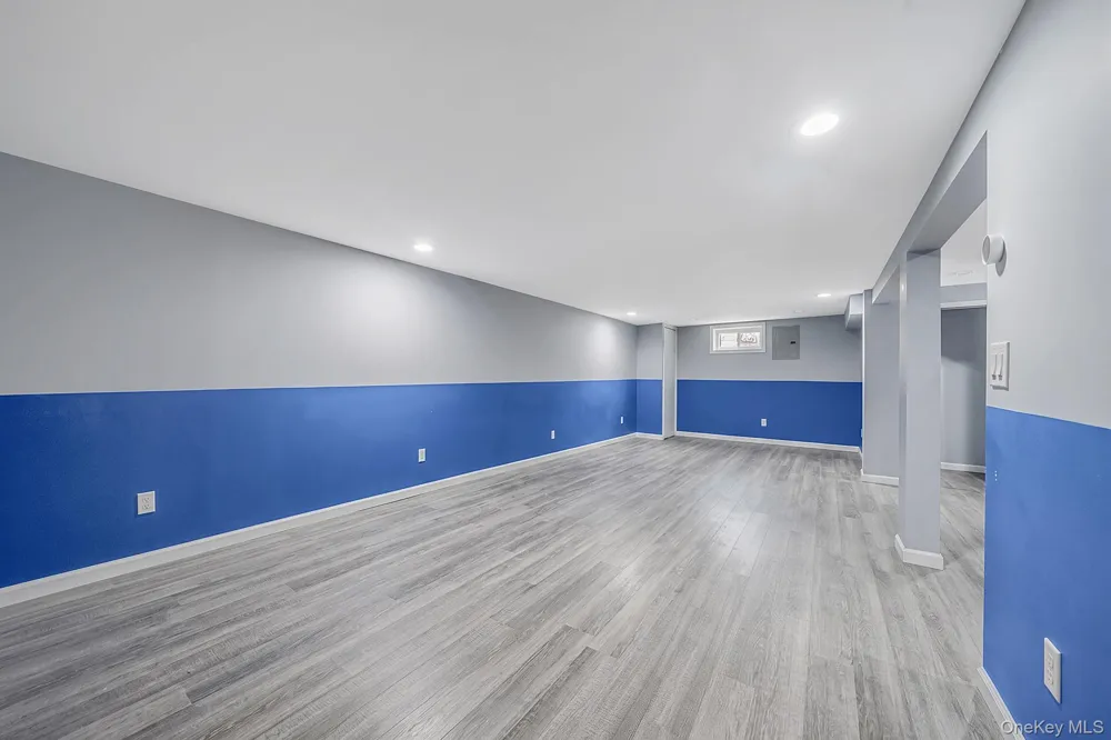 1030 Fulton Avenue Lindenhurst, NY 11757