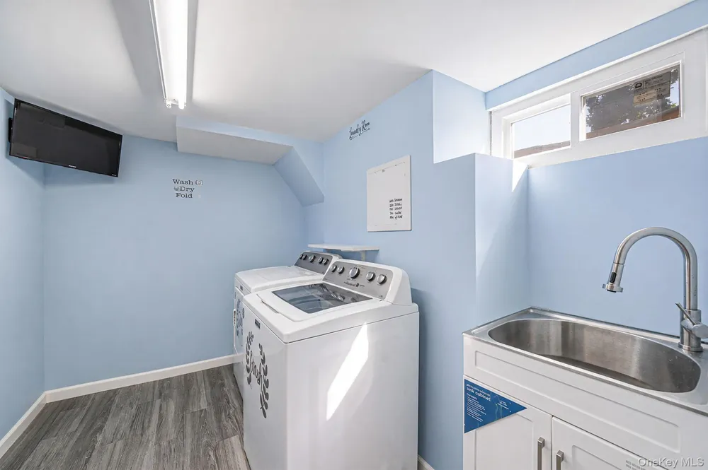 1030 Fulton Avenue Lindenhurst, NY 11757